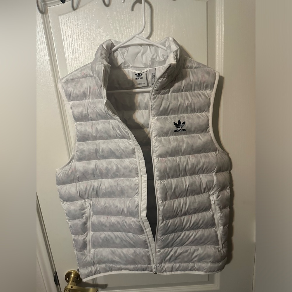 Adidas Originals Sleeveless Puffer Vest Men's Large HK7539 ESS+ SUST Vest Jacket